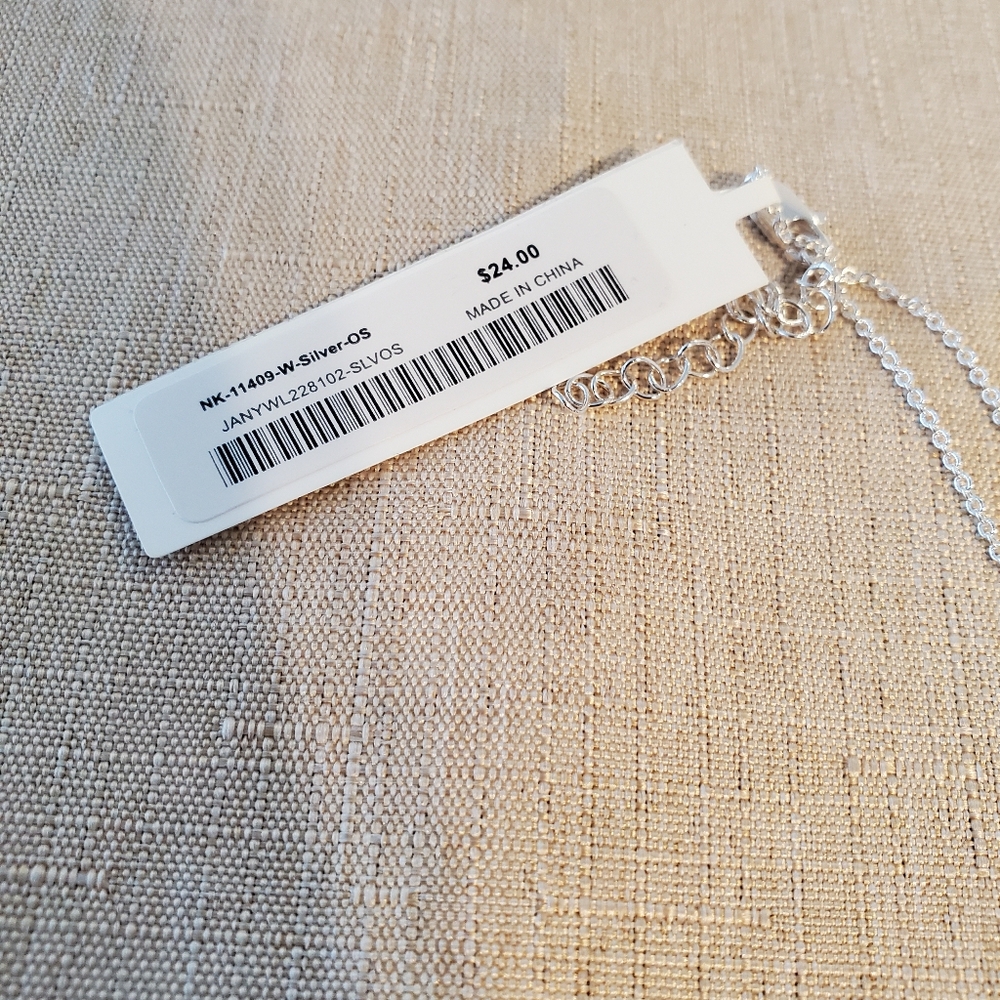 BNWT OAK + FORT Silver Coloured Oval Pendant Necklace - Picture 4 of 7